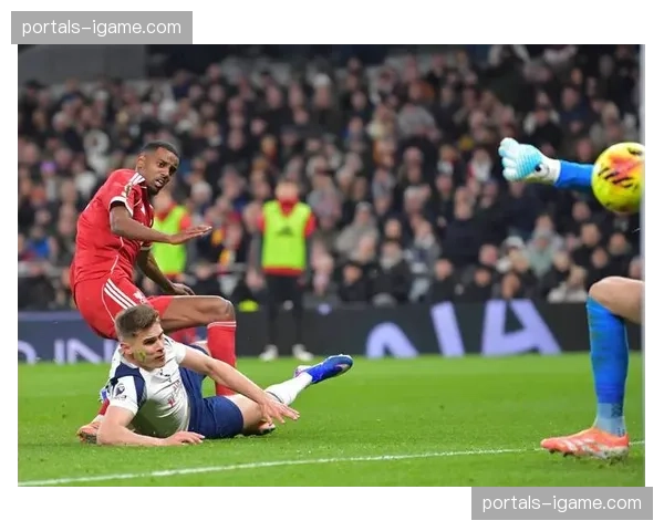 西蒙斯英超26场仅1球4助攻 热刺保级形势雪上加霜